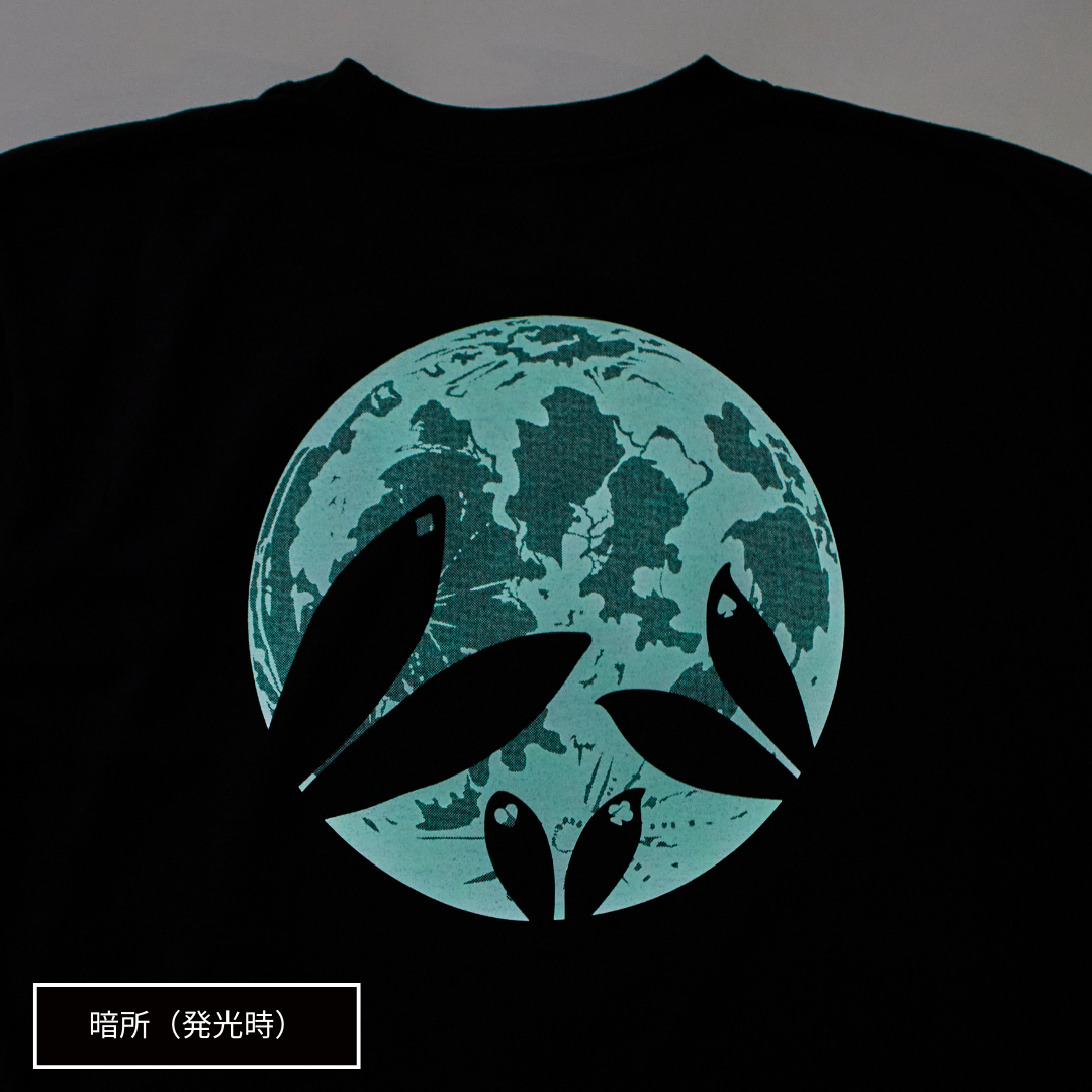 暗所でウサギの耳が浮かび上がる蓄光Tシャツ